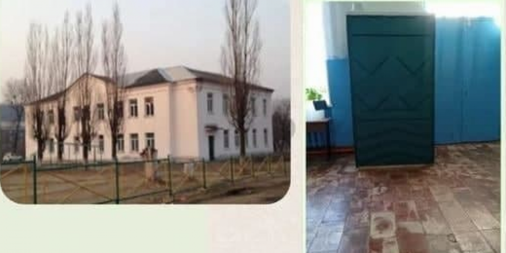 FOTO // Rusia: O BIO toaletă a fost instalată pe coridorul unei școli. Copiii nu vor mai îngheța